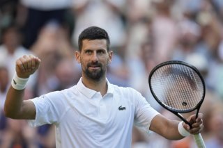 Novak Djokovic repoussera-t-il une fois de plus ses limites cet après-midi contre Jannik Sinner ? KEYSTONE/AP/Kin Cheung